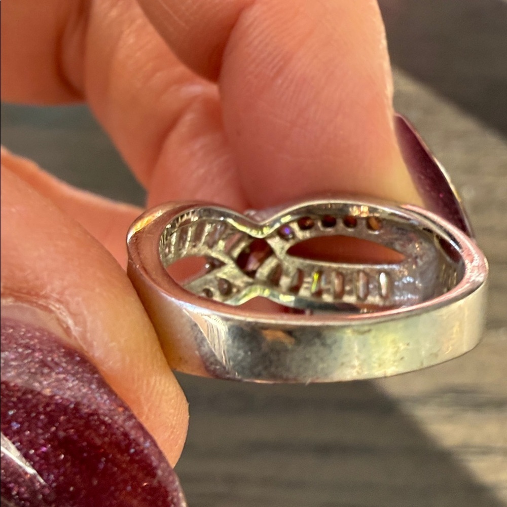 Elegant Silver Women's Ring - Picture 4 of 4